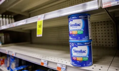 Abbott khởi động trở lại nhà máy ở Michigan để sản xuất sữa bột trẻ em