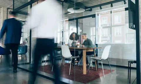 Việc làm ở UAE: 49% các công ty tăng ngân sách dành cho tăng lương