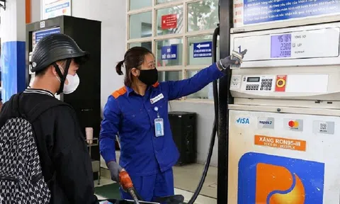 Giá xăng dầu hôm nay 5/9: Thế giới tiếp tục giảm, trong nước tăng nhẹ