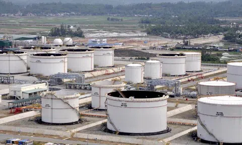 Giá xăng dầu hôm nay 12/9/2025: Thế giới bất ngờ lao dốc, trong nước giảm nhẹ