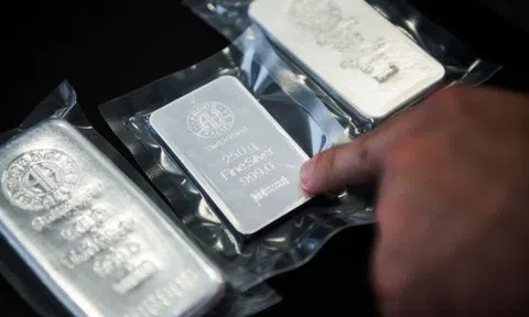 Giá bạc hôm nay 3/10/2025: Thế giới giảm nhẹ, trong nước diễn biến trái chiều