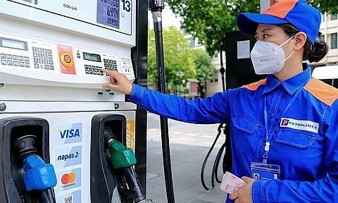 Giá xăng dầu hôm nay 2/12/2025: Tăng mạnh do căng thẳng địa chính trị leo thang