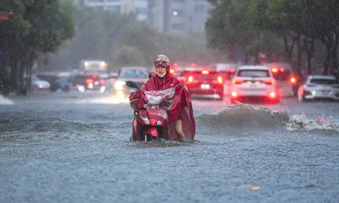 Hà Nội: Cảnh báo 65 điểm ngập sâu do ảnh hưởng bão số 10