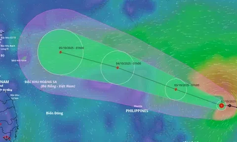 Bão số 11 di chuyển nhanh, giật cấp 15 khi đổ bộ đất liền