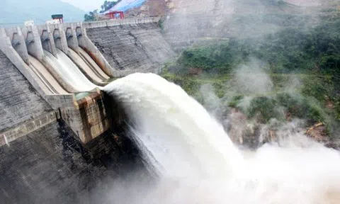 Ứng phó bão số 12: Khẩn trương rà soát công trình thủy lợi có nguy cơ xảy ra sự cố