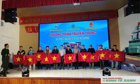 Truyền thông cộng đồng chống khai thác IUU cho hàng trăm ngư dân phường Quỳnh Mai