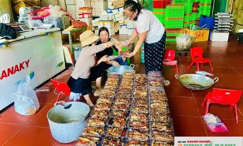 Sưởi ấm đồng bào lũ bằng hàng trăm suất cá kho của người xứ Nghệ