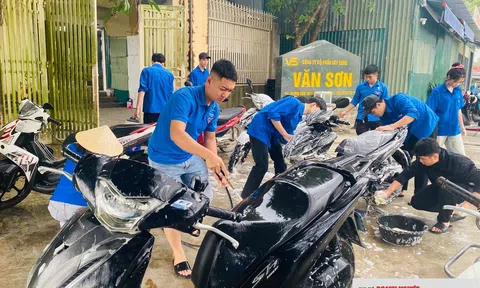 Thanh niên rửa xe gây quỹ từ thiện mang Tết ấm cho người nghèo