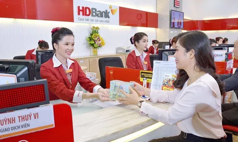 HDBank: Lợi nhuận 9 tháng vượt 14.800 tỷ đồng, tiếp tục dẫn đầu về tỷ suất lợi nhuận, chia cổ tức và cổ phiếu thưởng đến 30%