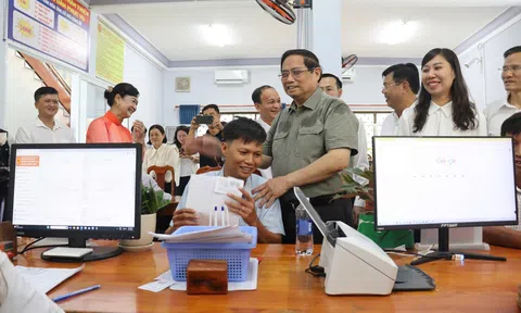 Thủ tướng kiểm tra thực hiện chính quyền địa phương 2 cấp tại Đồng Tháp và An Giang