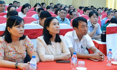 Gần 200 nhà báo dự tập huấn tuyên truyền xây dựng Đảng ở Quảng Ngãi