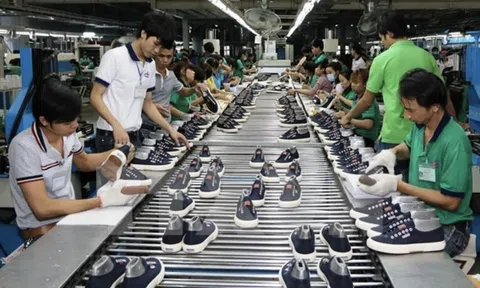 Giải bài toán khan hiếm lao động để phục hồi ngành dệt may – da giày