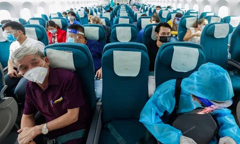 Vietnam Airlines khôi phục bay chuyến đầu tiên từ Tp. Hồ Chí Minh đi Hà Nội