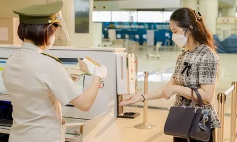 Khách đi máy bay, tàu hỏa không phải khai bản cam kết phòng dịch COVID-19