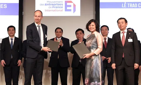 VinFast và EDF ký biên bản ghi nhớ hợp tác lắp đặt trạm sạc điện ô tô tại Pháp