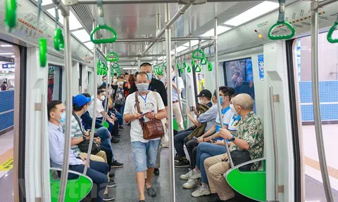 Gần 25.700 người đi tàu đường sắt Cát Linh-Hà Đông trong ngày đầu khai thác