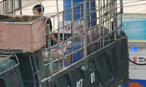 Lai Châu cảnh báo nguy cơ cháy nổ khi bán xăng dầu vào những vật dụng không đảm bảo