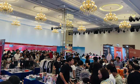 TP.HCM: Sự kiện khuyến mại hàng hiệu – Flash Sale Holiday với sự góp mặt của nhiều thương hiệu thời trang trên thế giới