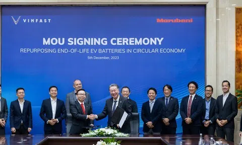 Ông Phạm Nhật Quân Anh đại diện VinFast ký kết với tập đoàn Marubeni vì một Việt Nam xanh