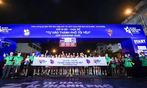 Gần 1.000 người làm báo tham gia giải chạy "Tự hào Thành phố tôi yêu"