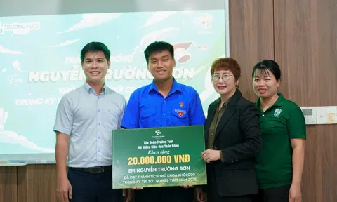Tập đoàn Trường Tươi trao học bổng cho Thủ khoa Khối C00 Kỳ thi THPT 2025