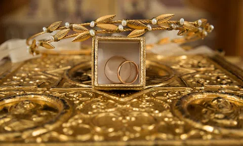 Giá vàng châu Á tăng do quan ngại về Evergrande kéo dài