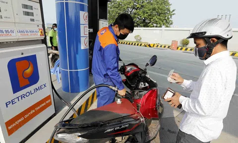 Giá xăng RON 95 tiếp tục tăng hơn 650 đồng/lít