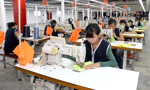 Lào cho phép nhiều nhà máy may hoạt động trở lại trong trạng thái bình thường mới