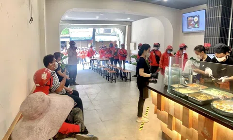 Cơ sở kinh doanh dịch vụ ăn uống Tp. Hồ Chí Minh vẫn thưa khách tại chỗ