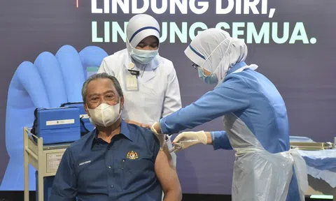 Malaysia tăng cường kiểm soát dịch COVID-19 để phục hồi kinh tế