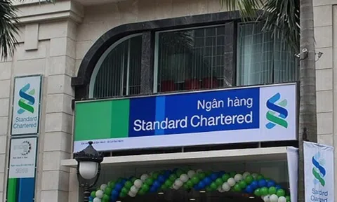 Ngân hàng Standard Chartered liêp tiếp được vinh danh "Ngân hàng nước ngoài tốt nhất Việt Nam"