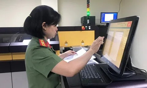 Người dân có bắt buộc phải đổi sang hộ chiếu gắn chíp?