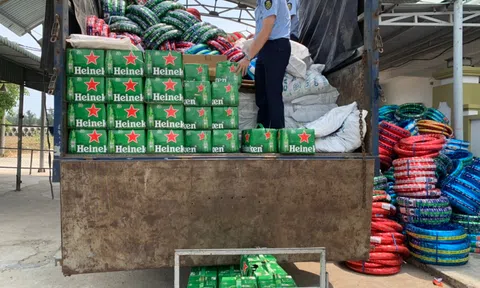 Phát hiện xe tải vận chuyển gần 1.900 chai bia nhãn hiệu Heniken không có hóa đơn chứng từ hợp pháp
