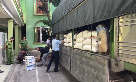 Phát hiện xe tải vận chuyển gần 3 tấn đường cát và hàng nghìn chai bia, rượu, sữa Ensure không rõ nguồn gốc xuất xứ