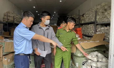 Phát hiện kho giày dép giả mạo các nhãn hiệu nổi tiếng trị giá khoảng 1,5 tỷ đồng