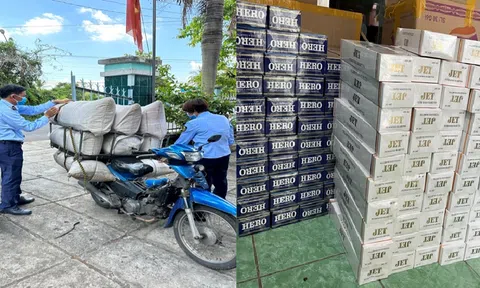 Phát hiện 2 xe máy vận chuyển 2.000 bao thuốc lá điếu nhập lậu