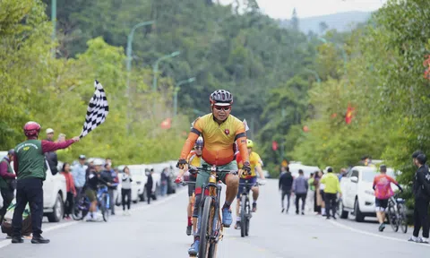 Quảng Ninh: Hơn 400 tay đua tranh tài tại giải đua xe đạp “Về miền di sản”