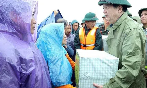 Phó Thủ tướng Mai Văn Chính kiểm tra, chỉ đạo công tác ứng phó với mưa lũ tại Hà Tĩnh