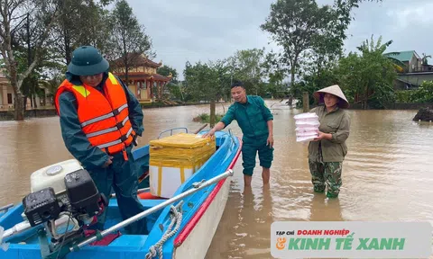 Tình người trong mưa lũ