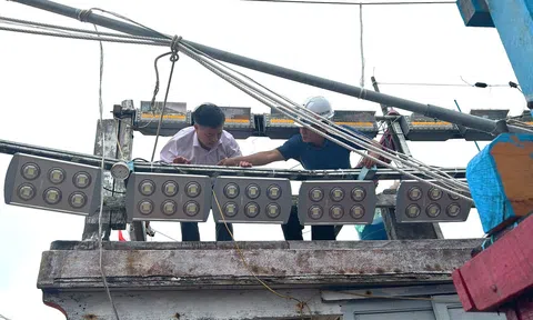 Ứng dụng đèn LED trong đánh bắt xa bờ - Giảm khí tải carbon, hướng đến nghề cá “xanh”