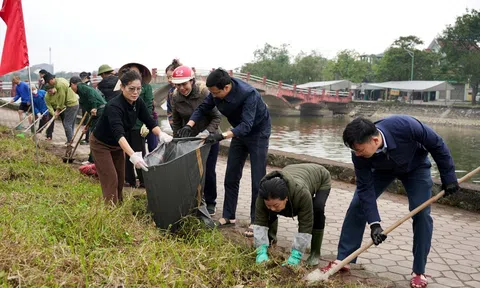 Hà Tĩnh: Phường Thành Sen ra quân dọn vệ sinh môi trường