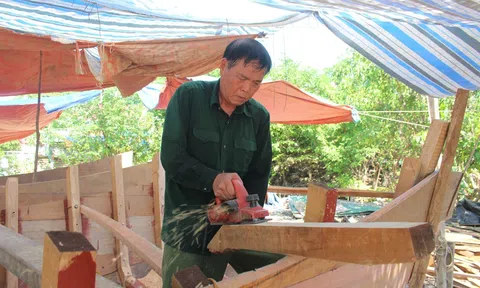 Hà Tĩnh: Làng nghề đóng thuyền hơn 300 năm bên bờ sông La