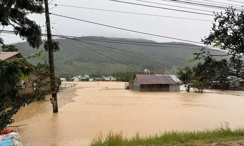 Lũ ống bất ngờ đổ về xã Hiệp Thạnh, 50 nhà dân ngập sâu hơn 2,5m