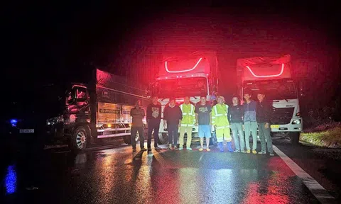 Giải cứu an toàn 11 người mắc kẹt 3 ngày 2 đêm trên đèo Khánh Lê