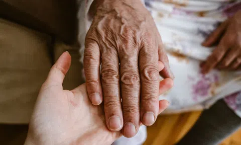 Mở rộng bao phủ BHYT, tăng cường chăm sóc sức khỏe người cao tuổi