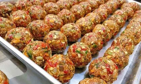 Bánh Trung thu “nhà làm” bày bán tràn ngập chợ mạng, nhiều sản phẩm “3 không”