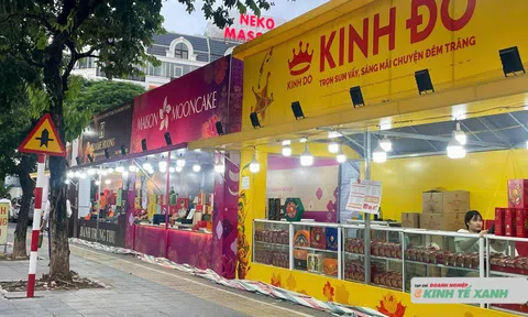 Thị trường bánh Trung thu 2025: Quầy hiện đại ảm đạm, tiệm truyền thống tấp nập, kênh online bùng nổ