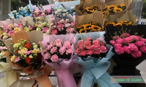 Giá hoa tươi tăng mạnh trước Ngày Nhà giáo Việt Nam 20/11