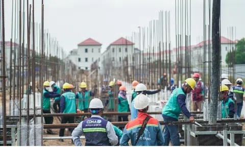 Hơn 2.000 công nhân và máy móc thi công xuyên ngày đêm tại dự án Aqua City của Novaland