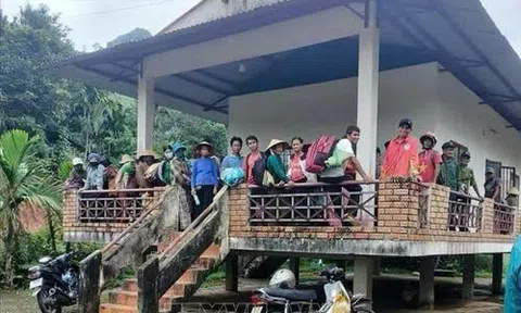 Quảng Ngãi sơ tán dân khẩn cấp khỏi khu vực núi Gò Oát có nguy cơ sạt lở